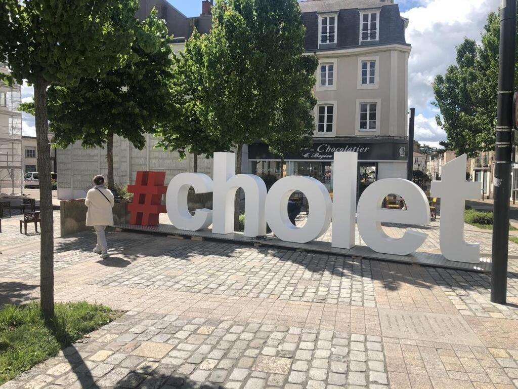 Studio centre ville avec parking privé Cholet Esterno foto
