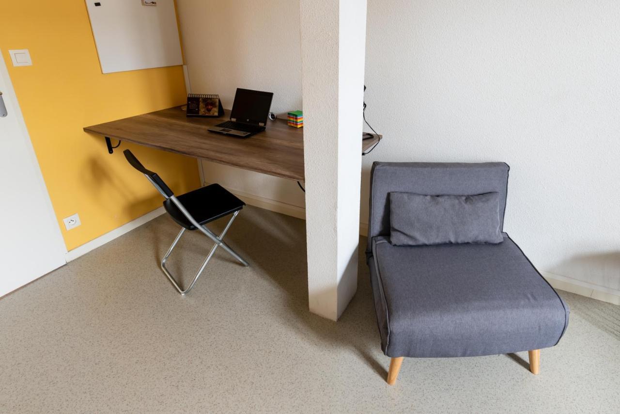 Studio centre ville avec parking privé Cholet Esterno foto